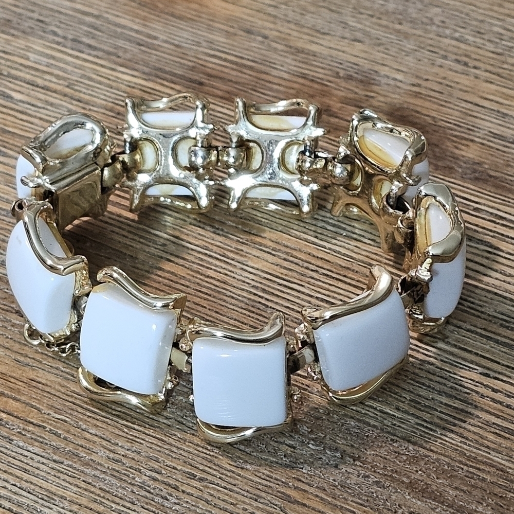 Coro Vintage Frosted White Square Bracelet